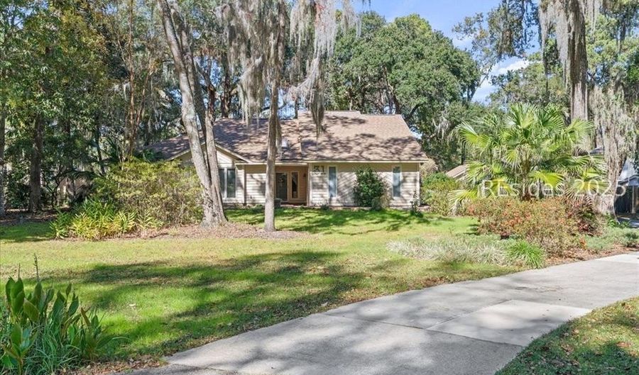 31 Chesterfield Lake Dr, Beaufort, SC 29906 - 3 Beds, 2 Bath