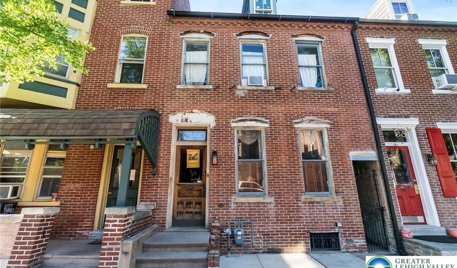 1035 W Turner St, Allentown, PA 18102 - 3 Beds, 2 Bath