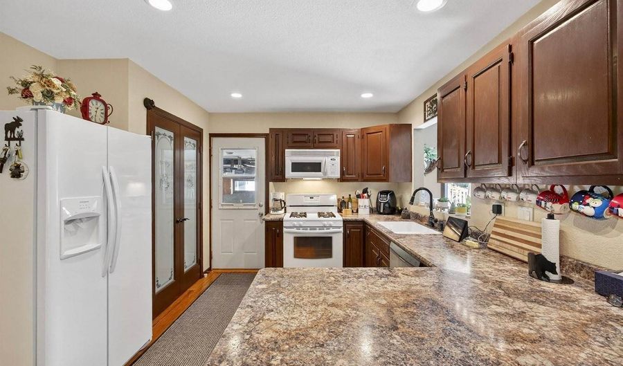 320 18th St N, Wisconsin Rapids, WI 54494 - 4 Beds, 3 Bath
