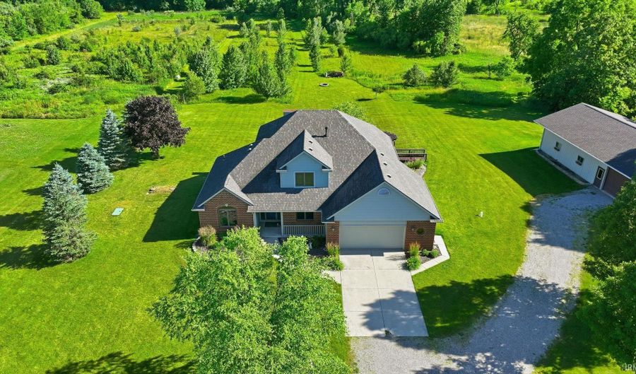3919 County Rd 34, Auburn, IN 46706 - 3 Beds, 3 Bath