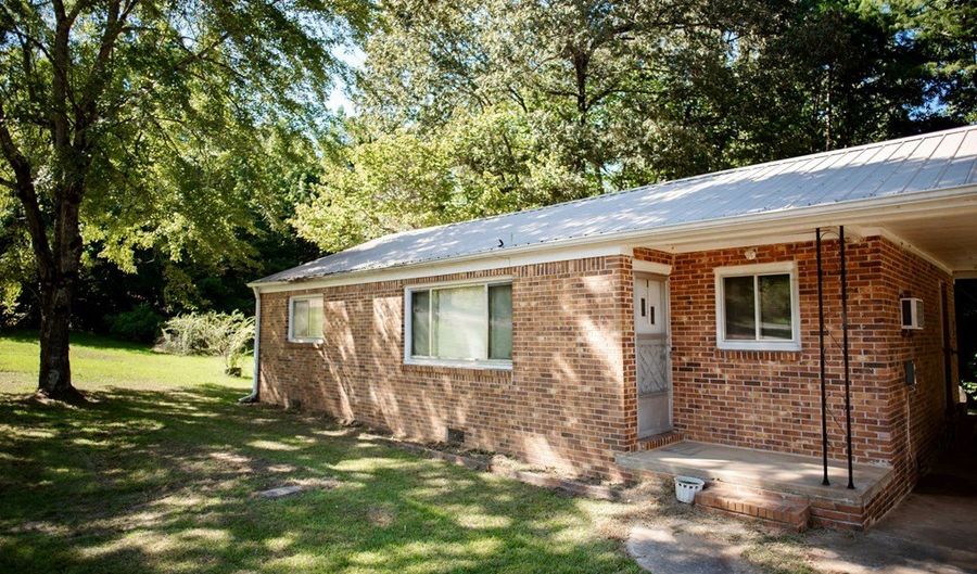 59 E Long St, Abbeville, MS 38655 - 3 Beds, 1 Bath
