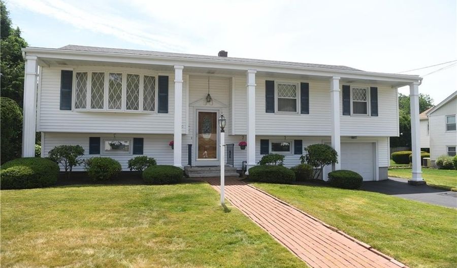 20 Bicentennial Way, North Providence, RI 02911 - 3 Beds, 2 Bath