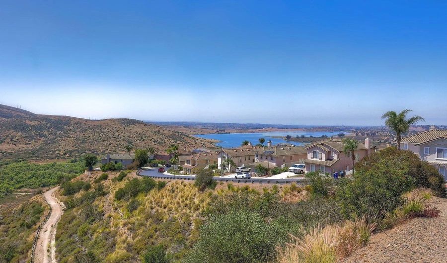 10160 Challenger Cir, Spring Valley, CA 91978 - 6 Beds, 4 Bath