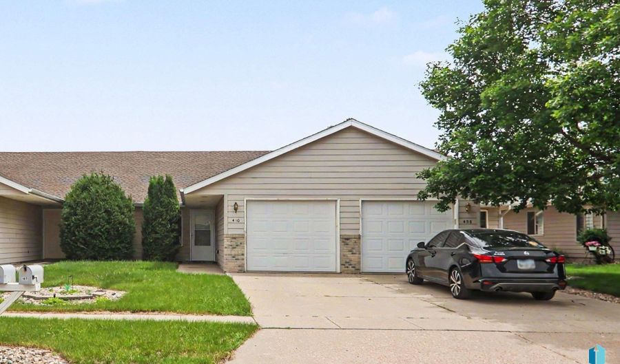 412 N 9th Ave, Brandon, SD 57005 - 2 Beds, 1 Bath