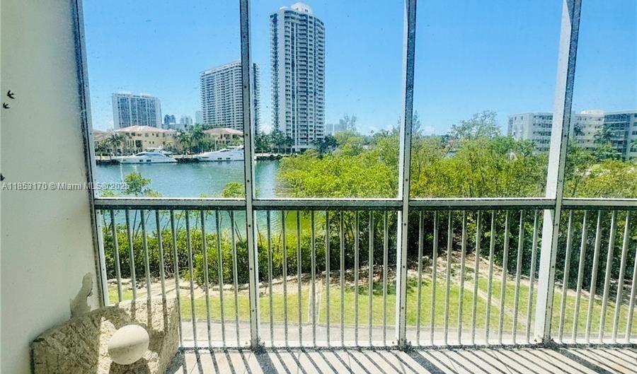 2980 Point East Dr D310, Aventura, FL 33160 - 1 Beds, 1 Bath