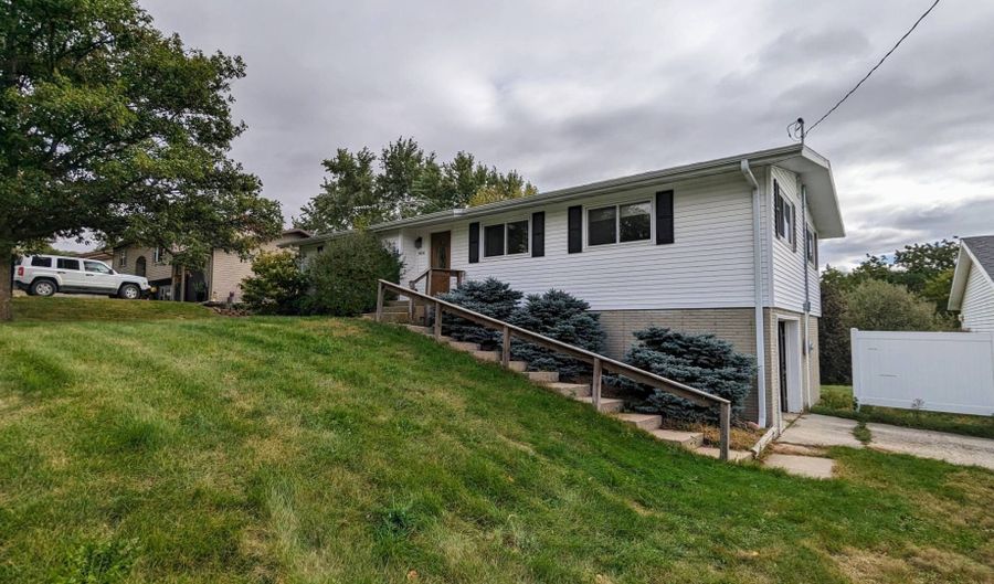 904 Guthrie St, Adair, IA 50002 - 3 Beds, 1 Bath