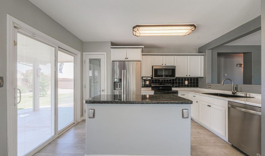 12088 W DELWOOD Dr, Arizona City, AZ 85123 - 3 Beds, 2 Bath