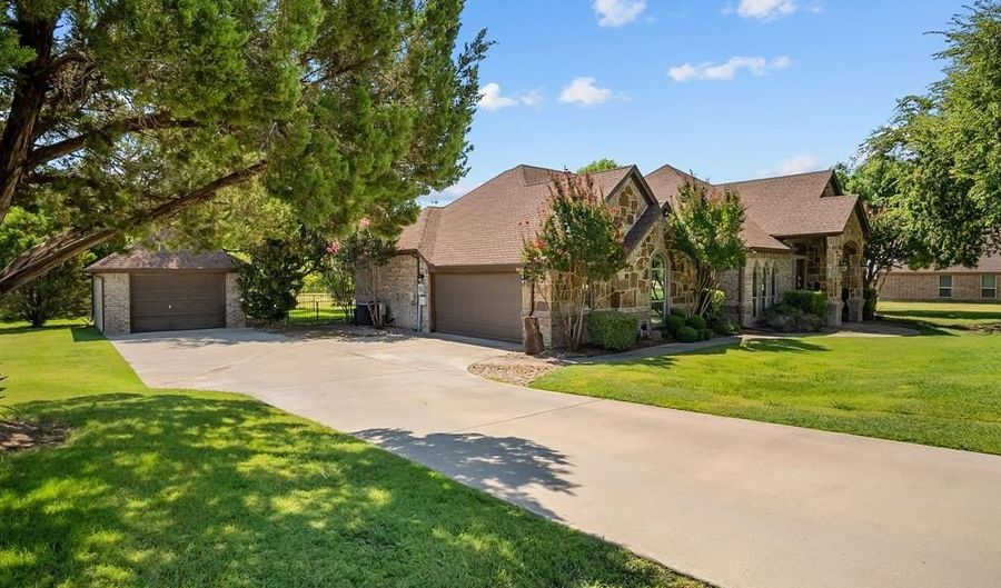 116 Sandstone Ln, Weatherford, TX 76085 - 3 Beds, 2 Bath