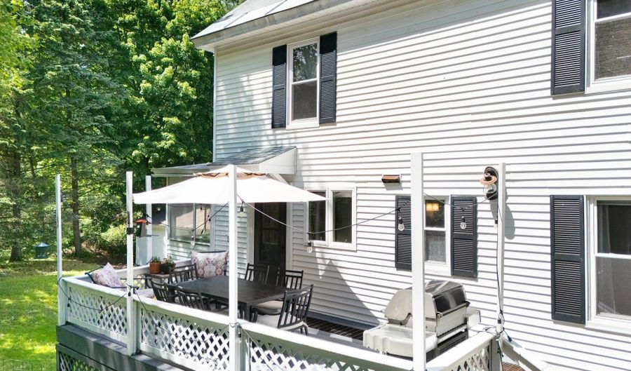 39 Locust St, Brattleboro, VT 05301 - 4 Beds, 2 Bath