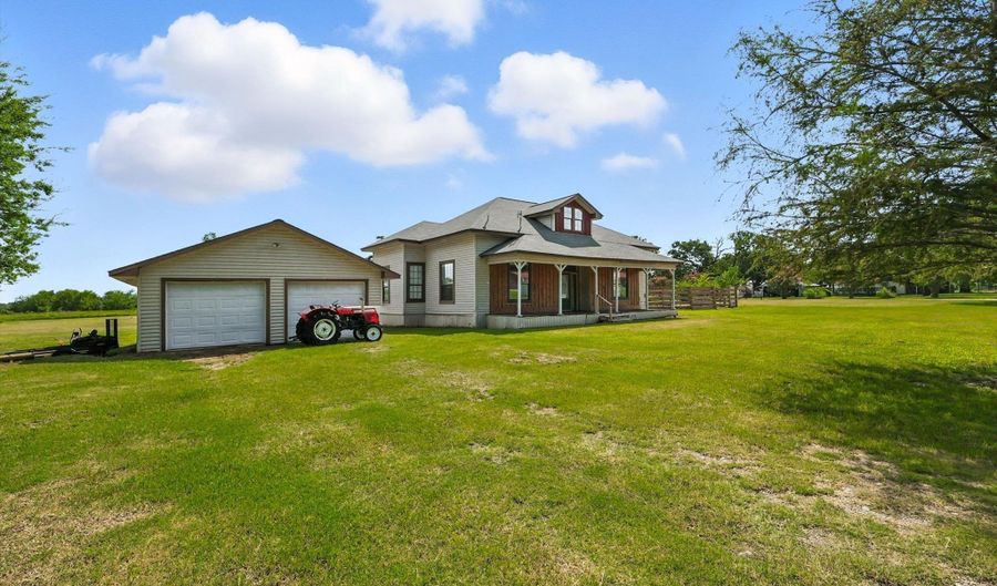 400 Katy St, Alba, TX 75410 - 3 Beds, 2 Bath