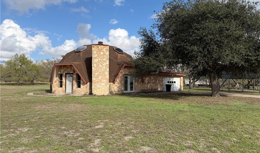 119 County Road 324, Alice, TX 78332 - 2 Beds, 2 Bath