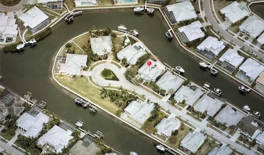 625 MIRABAY Blvd, Apollo Beach, FL 33572 - 4 Beds, 4 Bath