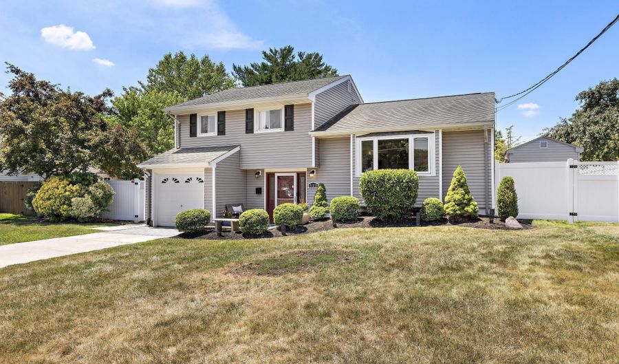 522 Mackey Ave, Belford, NJ 07718 - 4 Beds, 2 Bath