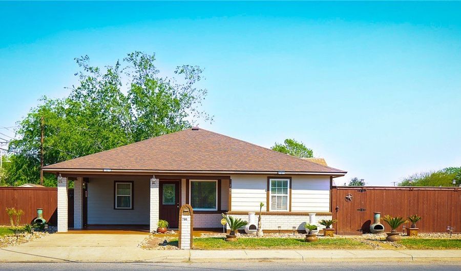700 N Cameron St, Alice, TX 78332 - 3 Beds, 2 Bath