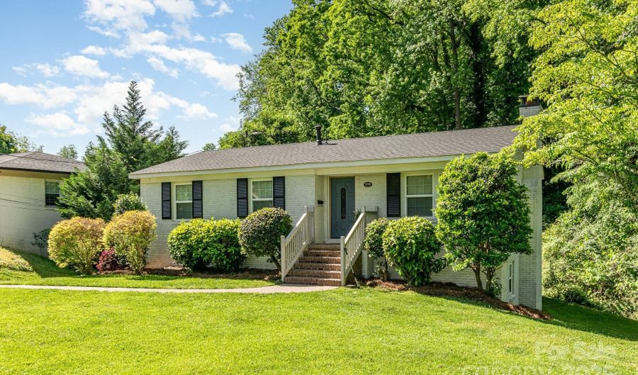 2528 Arnold Dr, Charlotte, NC 28205 - 3 Beds, 3 Bath