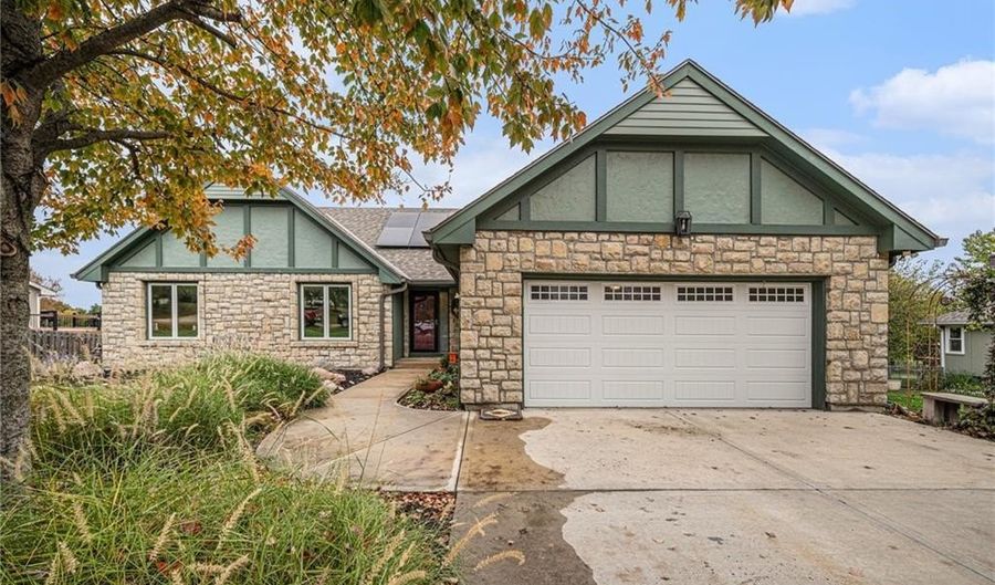 17688 157 Ter, Basehor, KS 66007 - 4 Beds, 4 Bath