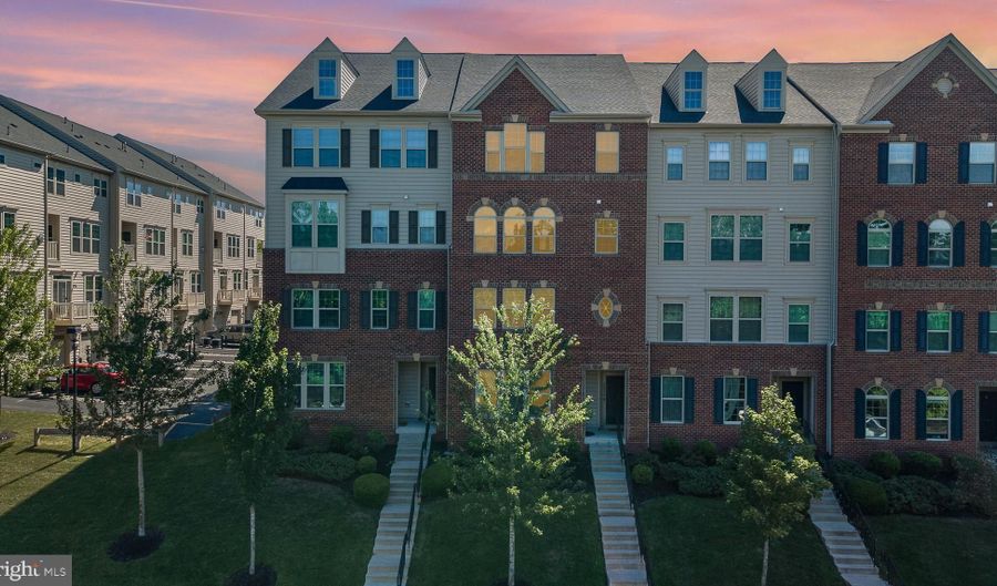 25890 RACING SUN Dr, Aldie, VA 20105 - 3 Beds, 3 Bath