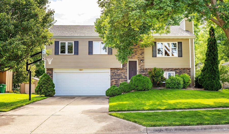 1201 SE Michael Dr, Ankeny, IA 50021 - 3 Beds, 2 Bath