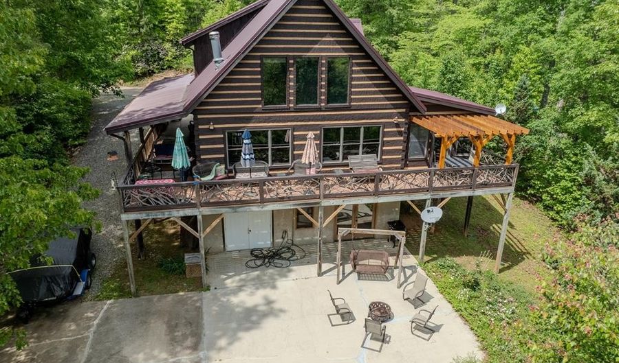 314 N Mallard Cv, Almond, NC 28702 - 3 Beds, 3 Bath