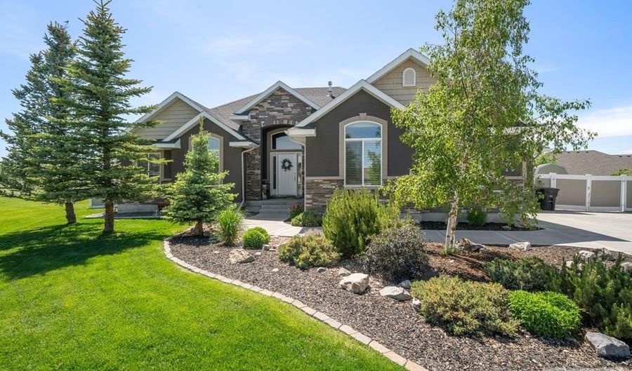 1706 Marsala Ct, Ammon, ID 83401 - 5 Beds, 3 Bath