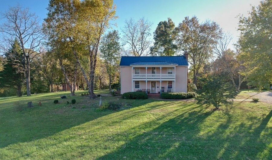 5722 James River Rd, Appomattox, VA 24553 - 2 Beds, 3 Bath