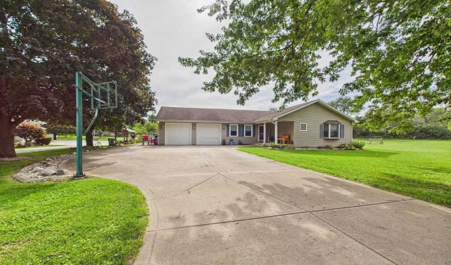 654 S 300 E, Anderson, IN 46017 - 3 Beds, 2 Bath