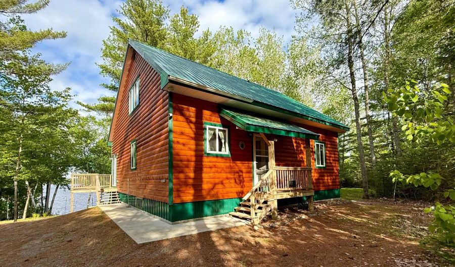 8 Breezy Knoll Ln, Baileyville, ME 04694 - 3 Beds, 2 Bath