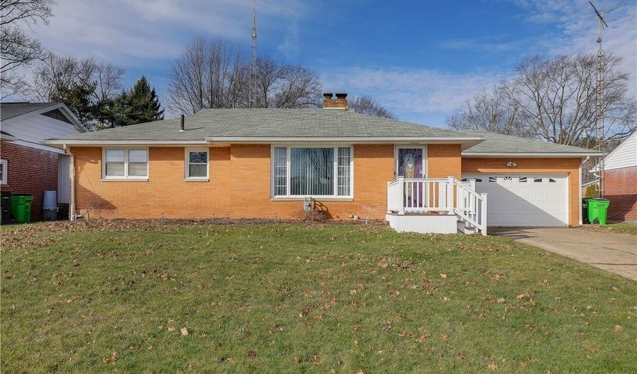 1525 Lilly Ln, Alliance, OH 44601 - 2 Beds, 2 Bath