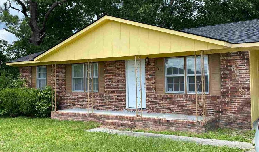 108 Hendrix St, Statesboro, GA 30458 - 3 Beds, 2 Bath