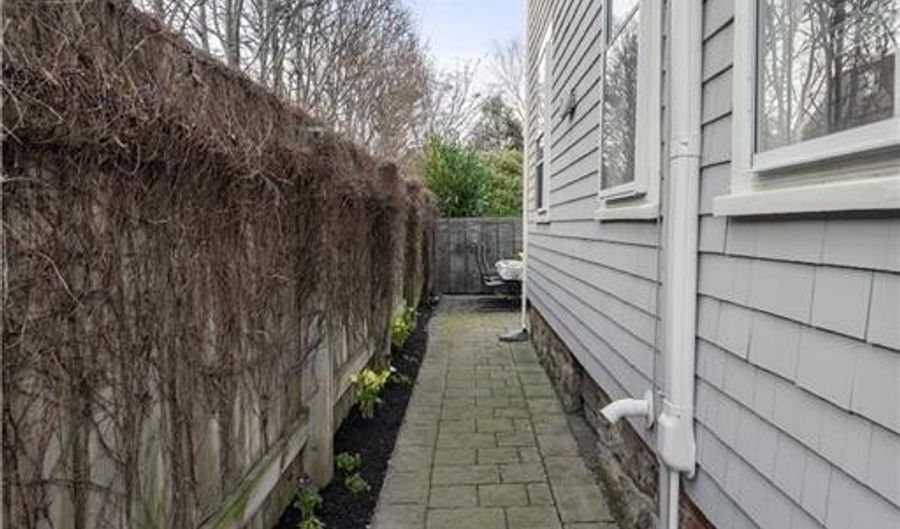 33 Marsh St, Newport, RI 02840 - 5 Beds, 3 Bath