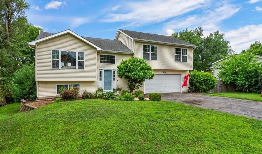 38796 N Kenmore Rd, Antioch, IL 60002 - 3 Beds, 3 Bath