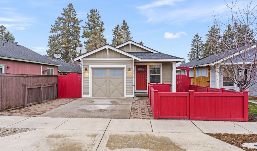 20288 Poe Sholes Dr, Bend, OR 97703 - 2 Beds, 2 Bath