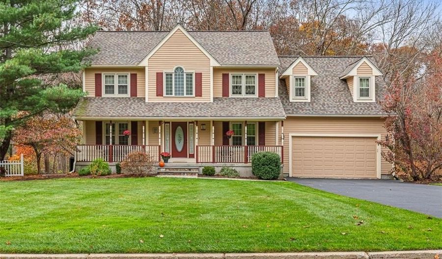 11 Southbury Rd, Cumberland, RI 02864 - 3 Beds, 3 Bath