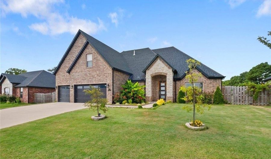 1010 Huntleigh Dr, Bentonville, AR 72713 - 5 Beds, 3 Bath