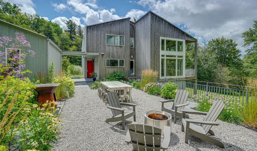 103 Long View Dr, Becket, MA 01223 - 5 Beds, 4 Bath