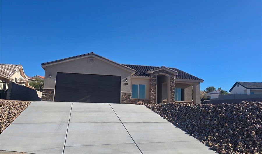 2561 N Ridge Ave, Bullhead City, AZ 86429 - 3 Beds, 2 Bath