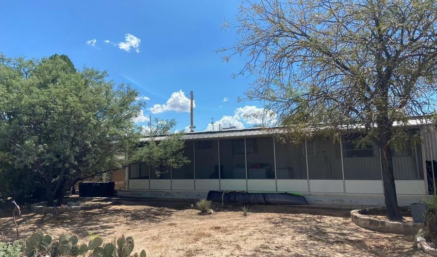 557 E Hillcrest Dr, Benson, AZ 85602 - 2 Beds, 1 Bath