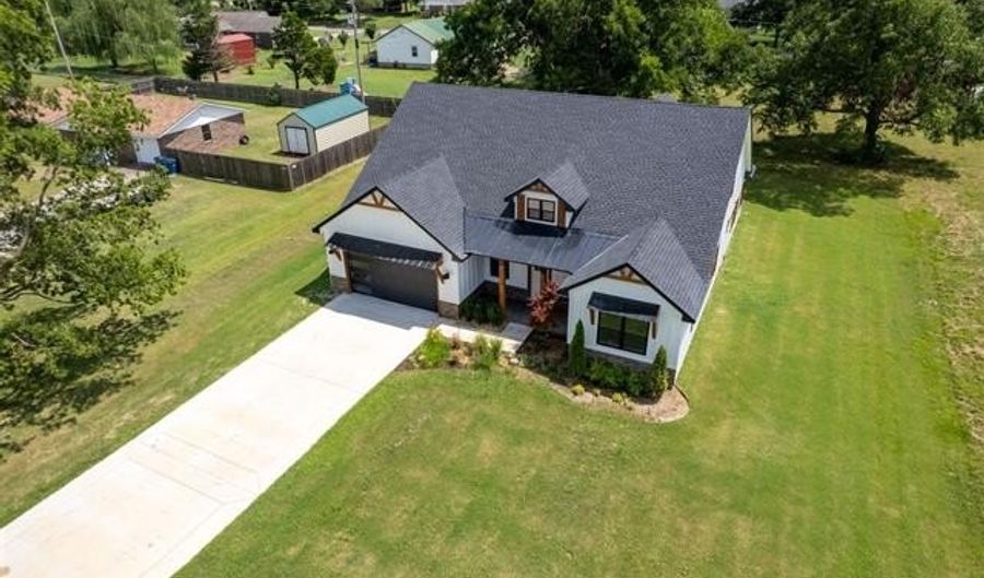816 W Brewer, McAlester, OK 74501 - 3 Beds, 3 Bath