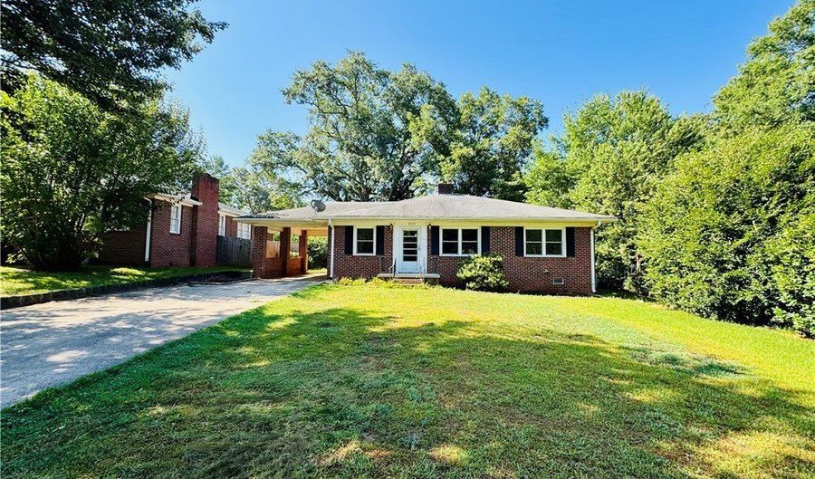 303 Whitehall Rd, Anderson, SC 29625 - 3 Beds, 1 Bath