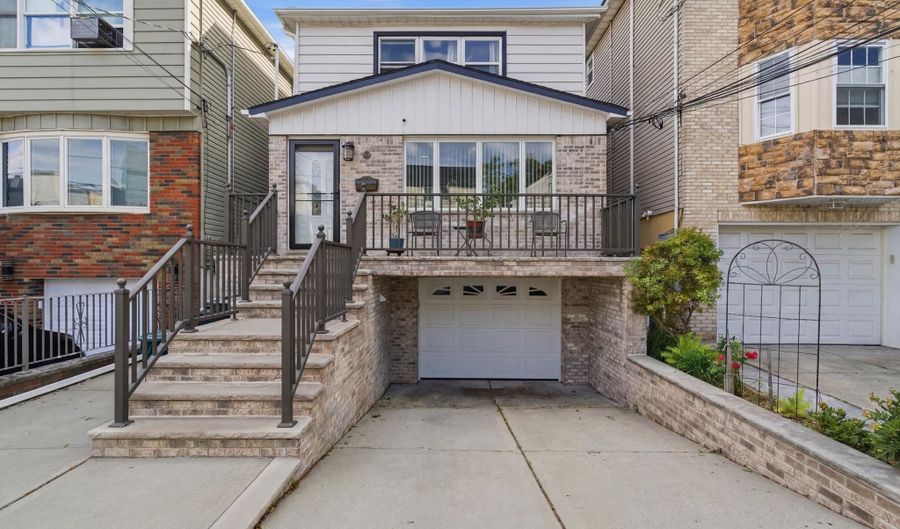 106 EVERGREEN St, Bayonne, NJ 07002 - 5 Beds, 3 Bath