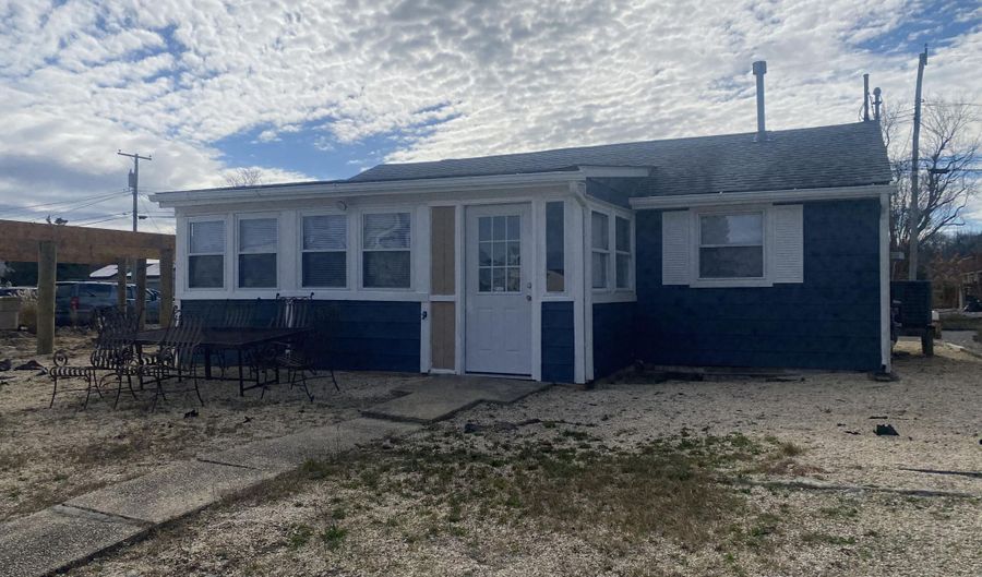 209 Pine Dr, Bayville, NJ 08721 - 2 Beds, 1 Bath