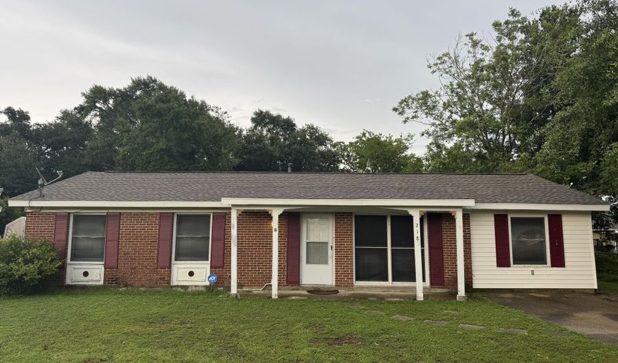 218 Dogwood Dr, Biloxi, MS 39531 - 3 Beds, 2 Bath