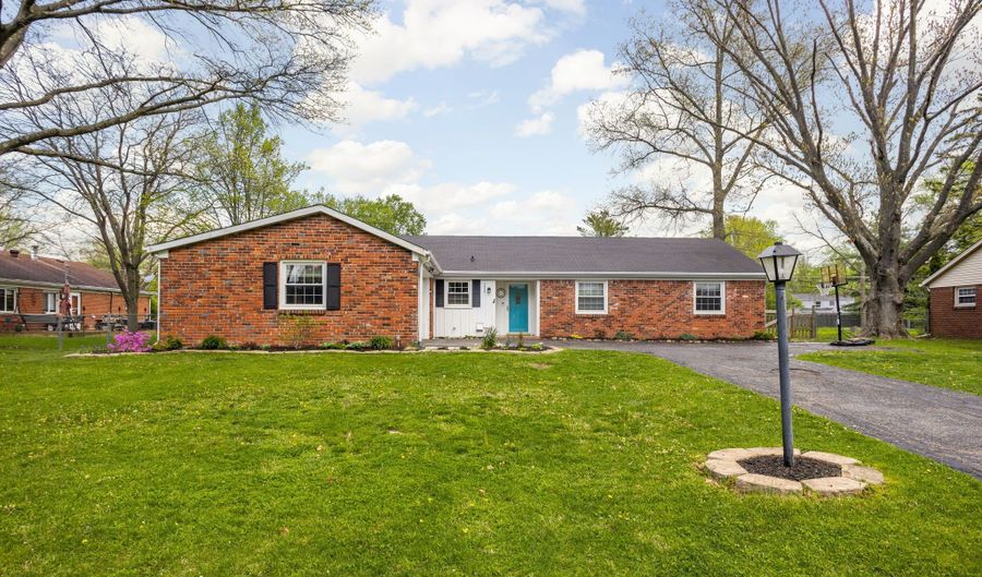 7930 Hilltop Ln, Indianapolis, IN 46256 - 3 Beds, 2 Bath