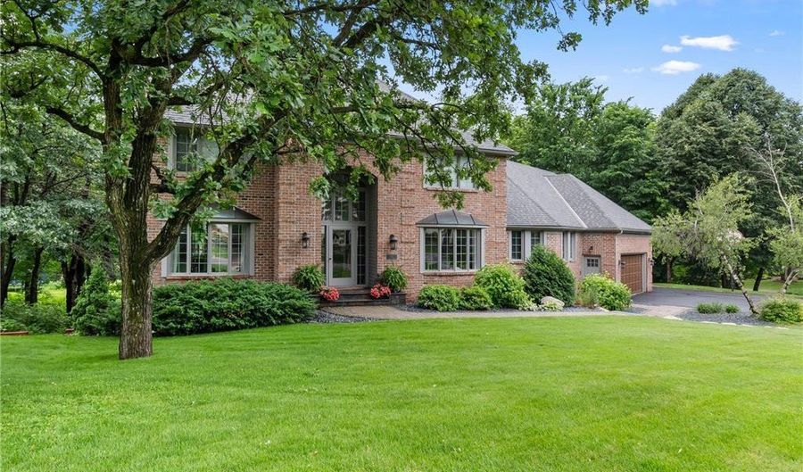 13674 Dunbar Way, Apple Valley, MN 55124 - 5 Beds, 4 Bath