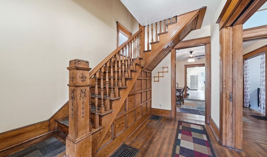 325 W 5th St, Auburn, IN 46706 - 3 Beds, 2 Bath