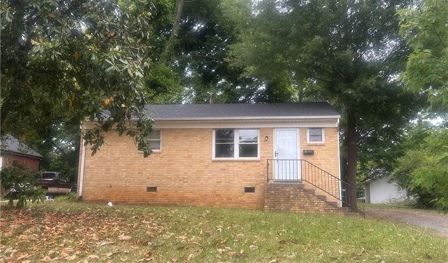 826 Dixon Ave, Asheboro, NC 27203 - 2 Beds, 1 Bath
