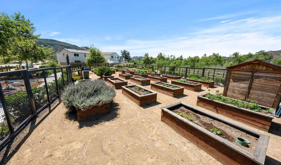 320 Satsuma Trl, Fallbrook, CA 92028 - 2 Beds, 3 Bath