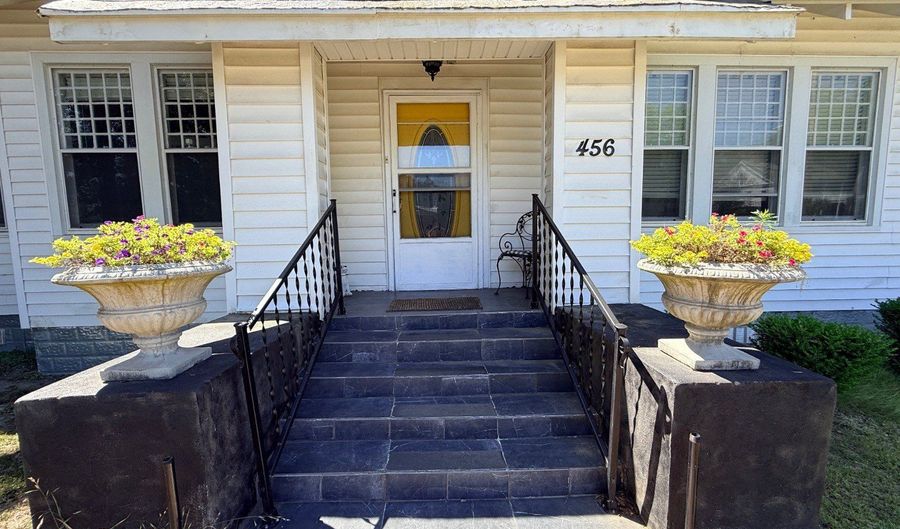 456 Main St, Barnwell, SC 29812 - 3 Beds, 3 Bath