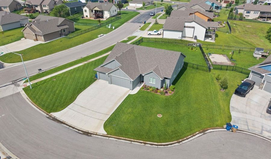 2245 S Nicole Cir, Andover, KS 67002 - 4 Beds, 3 Bath