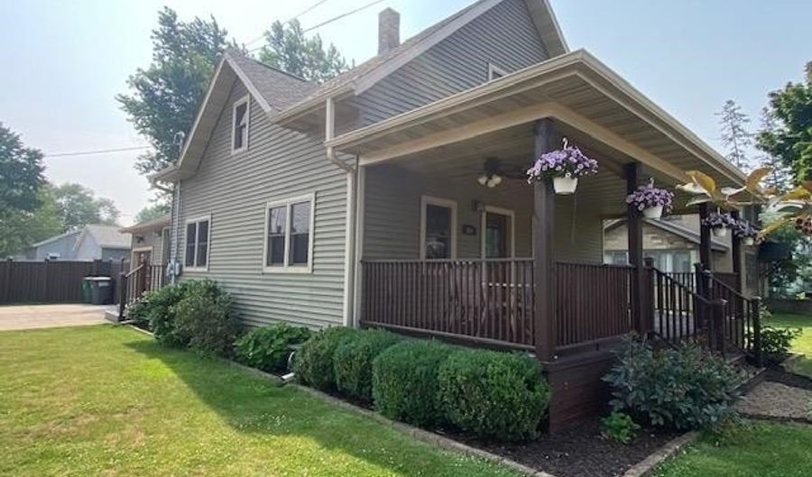 311 10TH St S, Wisconsin Rapids, WI 54494 - 3 Beds, 2 Bath
